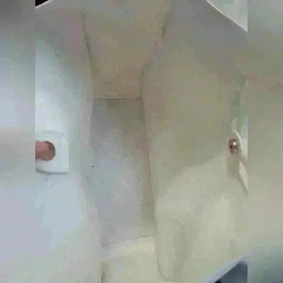 White faux Leather Tote - Picture 3 of 8